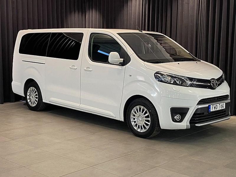 Vit Begagnad 2019 Toyota Proace Verso Kombi | 249 500 kr (Marknadspris) - Bild 1/4