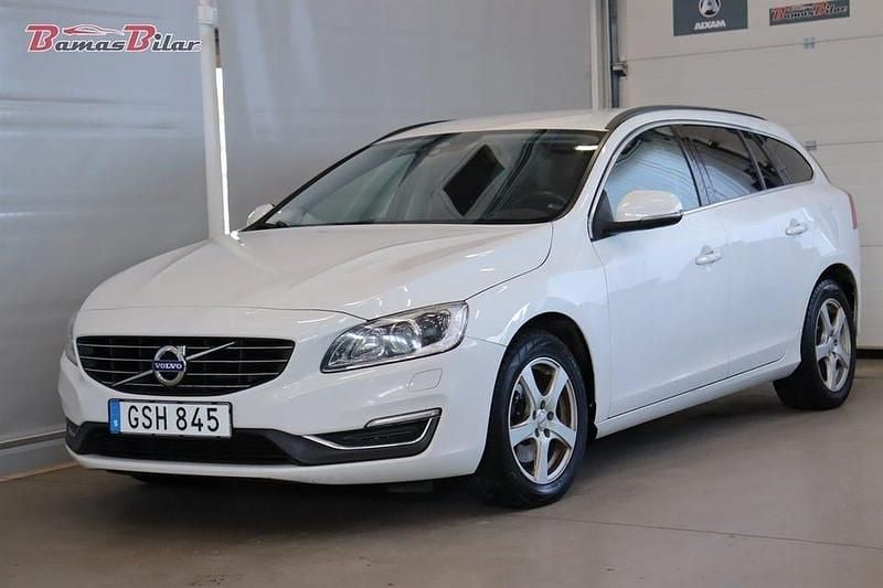 Begagnad Volvo V60 Momentum 150 HK (110 kW) 2016 Vit Kombi
