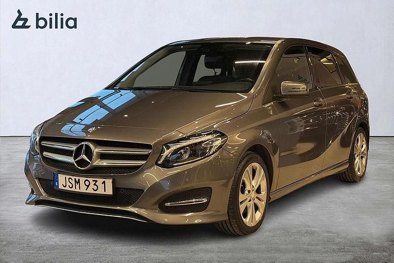 Mörkgrå Begagnad 2015 Mercedes 200 Halvkombi | 174 900 kr - Bild 1/4