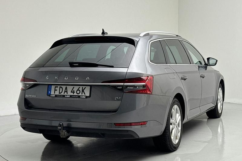 Begagnad Skoda Superb 218 HK (160 kW) 2023 Grå Kombi