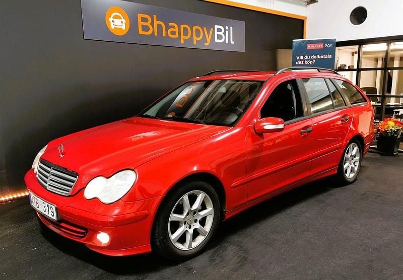 Ljusröd (röd) Begagnad 2007 Mercedes C180 Classic Kombi | 39 900 kr (Marknadspris) - Bild 1/4