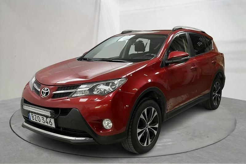 Mörkröd Begagnad 2014 Toyota RAV4 SUV | 134 000 kr - Bild 1/4