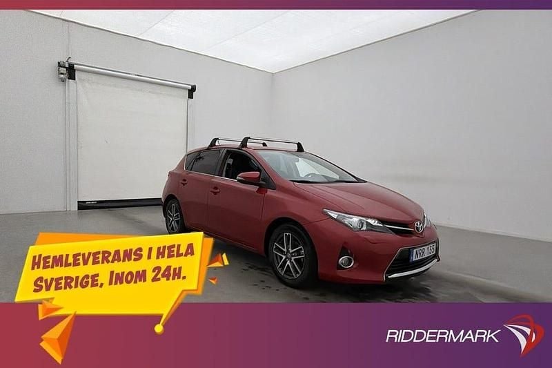Mörkröd Begagnad 2015 Toyota Auris Edition Halvkombi | 138 900 kr (Marknadspris) - Bild 1/3