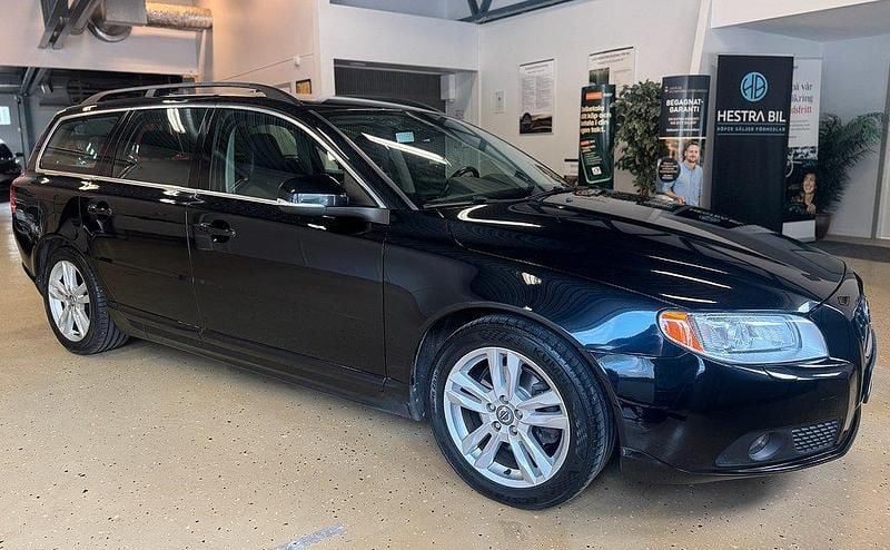 Svart Begagnad 2012 Volvo V70 Momentum Kombi | 114 900 kr (Marknadspris) - Bild 1/4