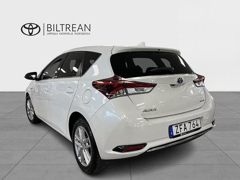 Begagnad Toyota Auris Hybrid Edition 136 HK (100 kW) 2017 Vit Halvkombi