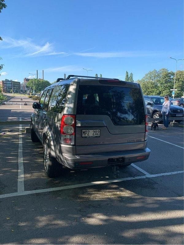 Grå Begagnad 2011 Land Rover Discovery 4 SUV | 80 000 kr - Bild 1/3