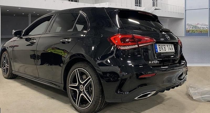 Begagnad Mercedes A250 AMG 160 HK (117 kW) 2021 Svart Halvkombi