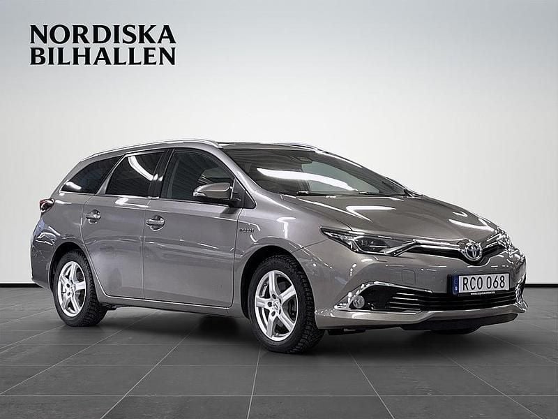 Brun Begagnad 2015 Toyota Auris Touring Sports Executive Kombi | 115 795 kr (Marknadspris) - Bild 1/4