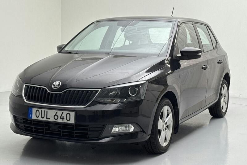 Svart Begagnad 2015 Skoda Fabia Elegance | 104 800 kr (Lite dyr) - Bild 1/4