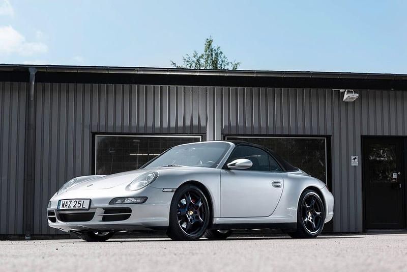 Begagnad Porsche 911 Carrera 4S Sport 355 HK (261 kW) 2007 Silver Cab