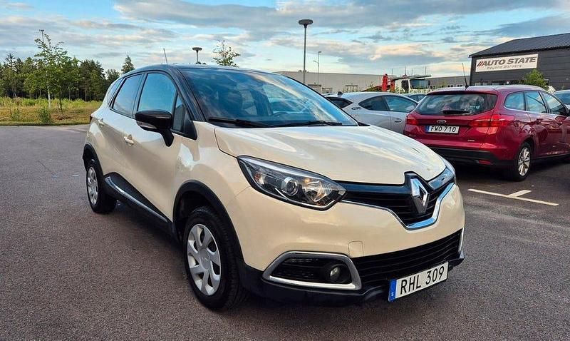 Vit Begagnad 2016 Renault Captur SUV | 69 900 kr (Marknadspris) - Bild 1/4