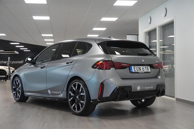 Begagnad BMW 120 M Sport 157 HK (115 kW) 2024 Grå Halvkombi