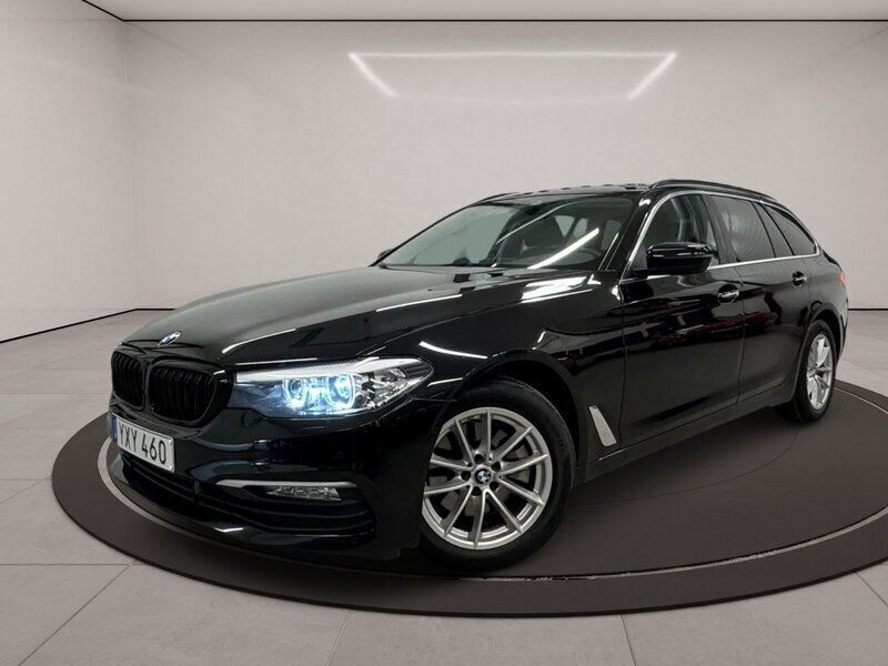 Svart Begagnad 2018 BMW 520 Sport Line Kombi | 229 900 kr (Bra pris) - Bild 1/3