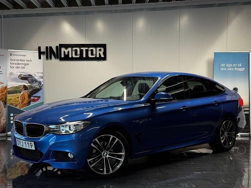 Blå Begagnad 2015 BMW 320 Gran Turismo M Sport Halvkombi | 224 900 kr (Marknadspris) - Bild 1/4