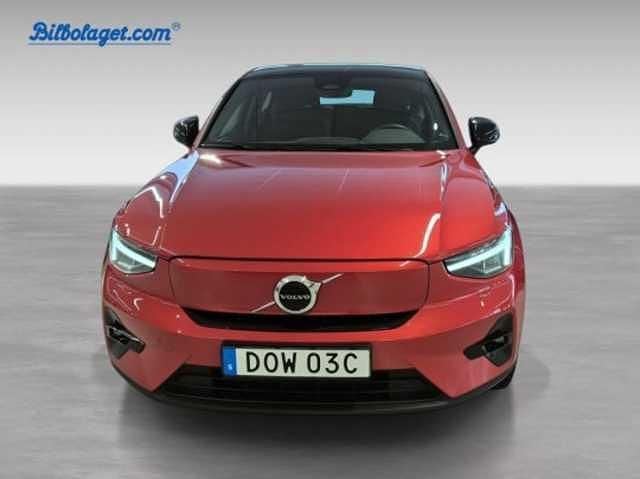Röd Begagnad 2023 Volvo C40 Plus SUV | 389 500 kr (Marknadspris) - Bild 1/3