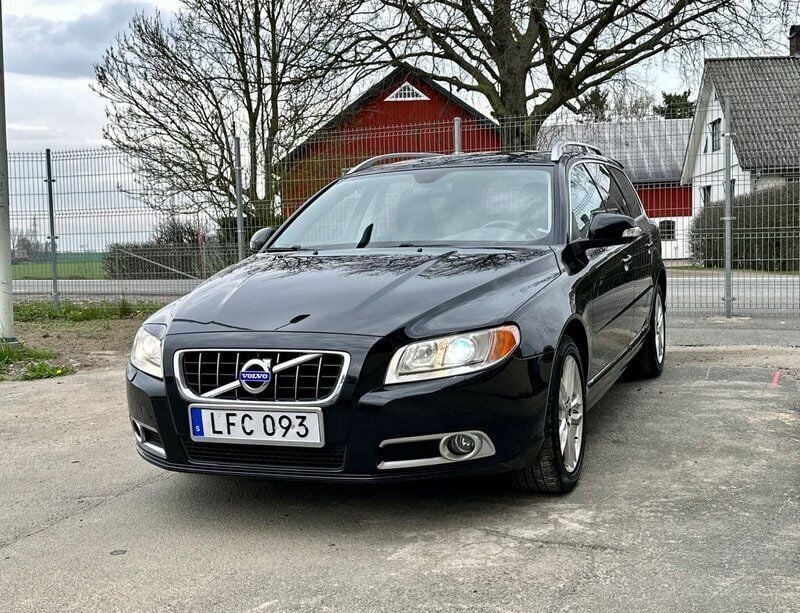 Svart Begagnad 2010 Volvo V70 Summum Kombi | 95 000 kr (Marknadspris) - Bild 1/4