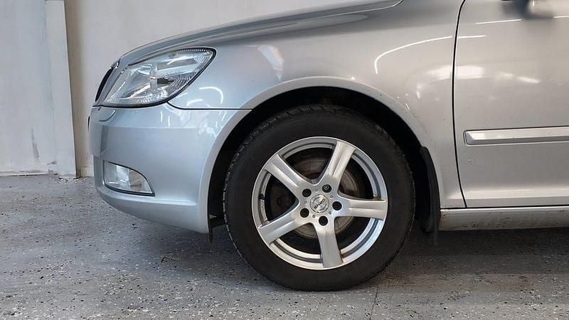 Begagnad Skoda Octavia Elegance 122 HK (89 kW) 2010 Silver Kombi