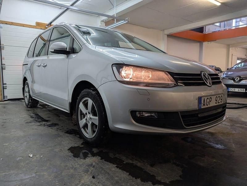 Begagnad VW Sharan 140 HK (102 kW) 2011 Silver Minibuss