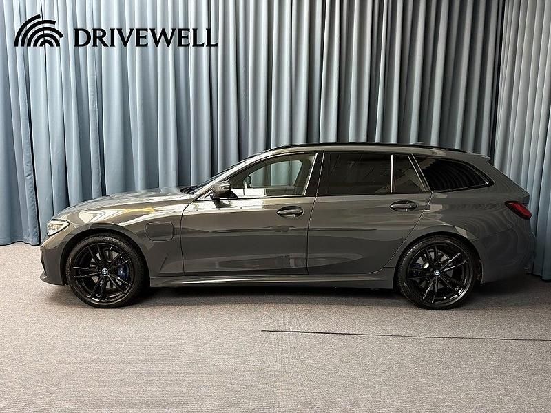 Begagnad BMW 330e M Sport 184 HK (135 kW) 2021 Grå Kombi