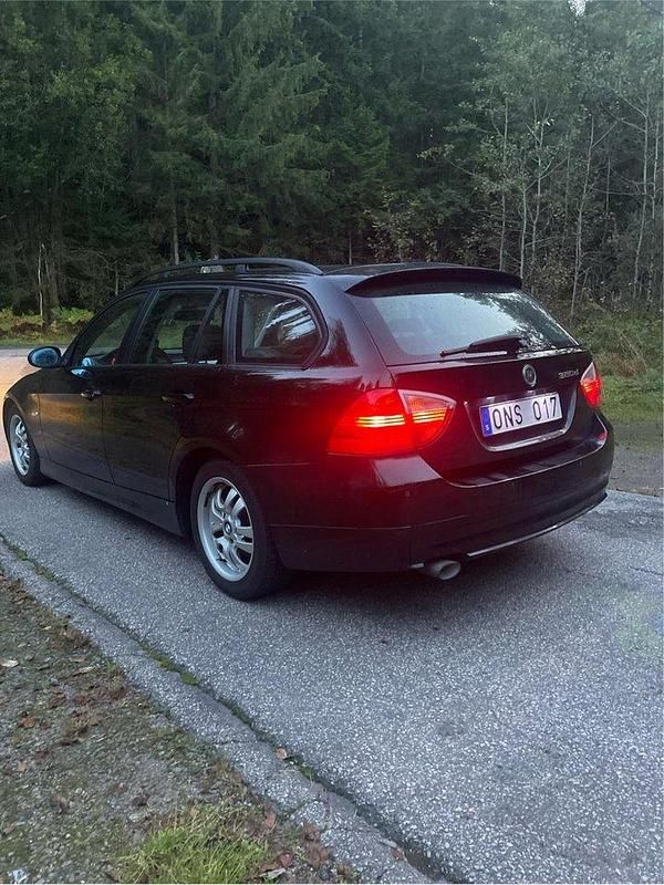 Svart Begagnad 2007 BMW 320 Advantage Kombi | 45 000 kr (Superpris) - Bild 1/4