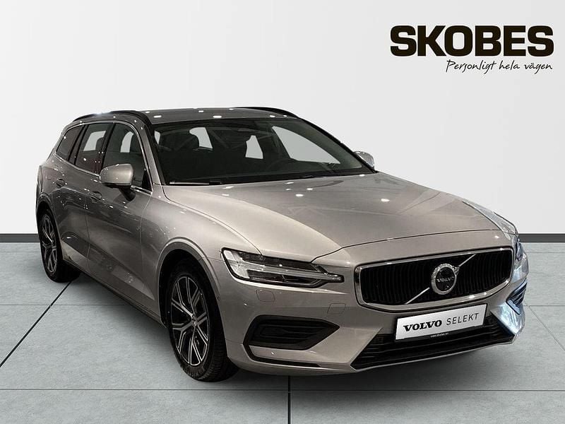 Silver Begagnad 2024 Volvo V60 Core Kombi | 344 500 kr (Bra pris) - Bild 1/3