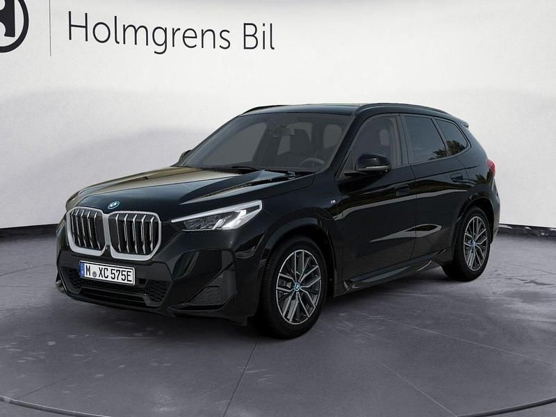 Svart Begagnad 2024 BMW X1 Efficient Dynamics SUV | 539 500 kr (Marknadspris) - Bild 1/4
