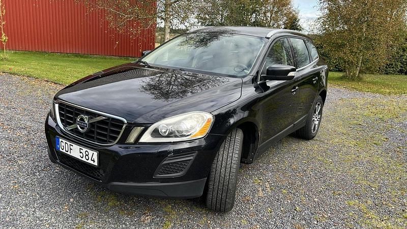 Svart Begagnad 2012 Volvo XC60 Summum SUV | 92 500 kr (Bra pris) - Bild 1/4