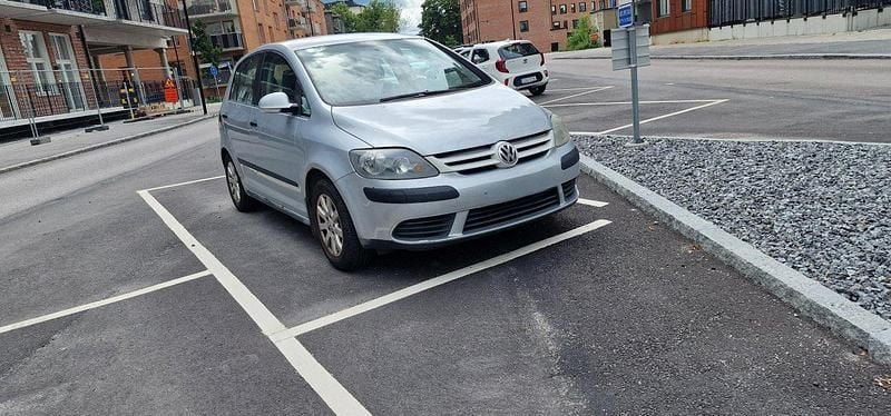 Silver Begagnad 2007 VW Golf Plus Cross Comfortline Minibuss | 23 000 kr (Marknadspris) - Bild 1/2