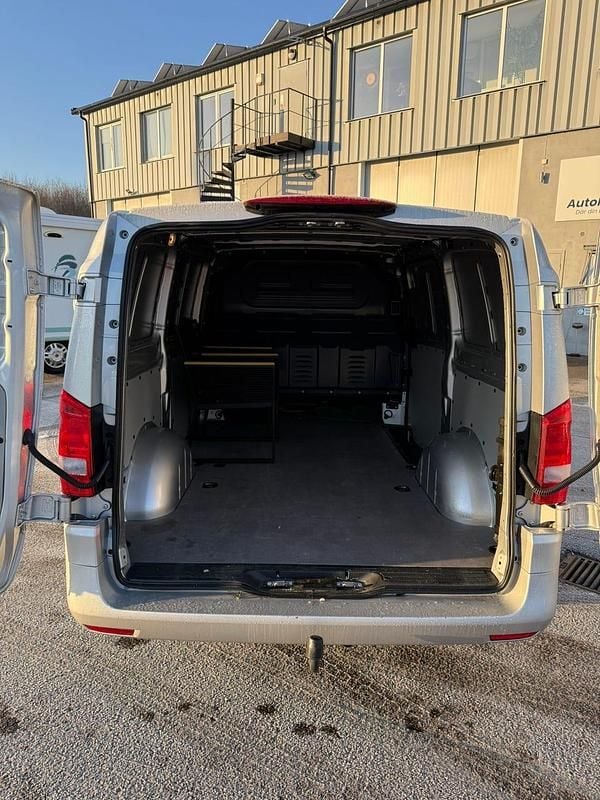 Begagnad Mercedes Vito 102 HK (75 kW) 2020 Silver Van