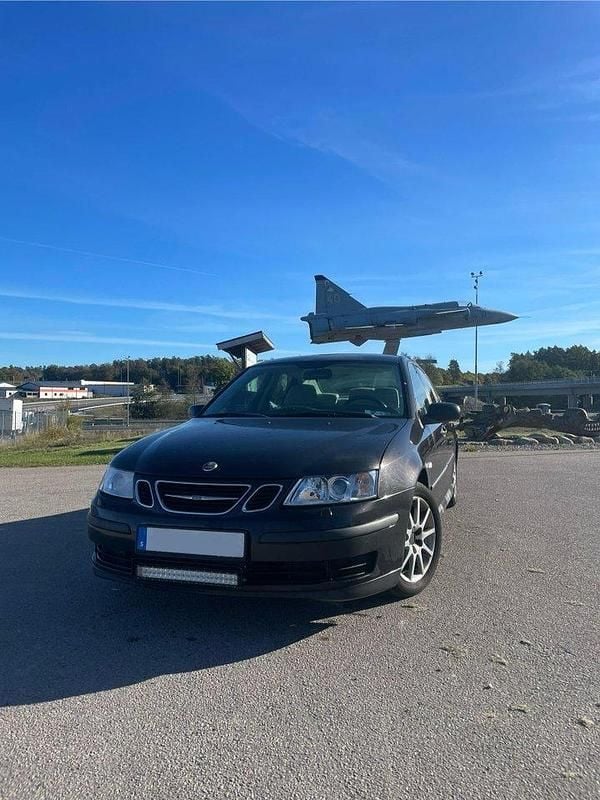 Svart Begagnad 2004 Saab 9-3 Linear Sedan | 12 500 kr (Marknadspris) - Bild 1/4