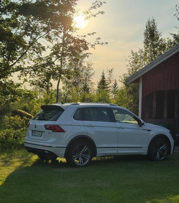 Vit Begagnad 2020 VW Tiguan SUV | 265 000 kr (Marknadspris) - Bild 1/3