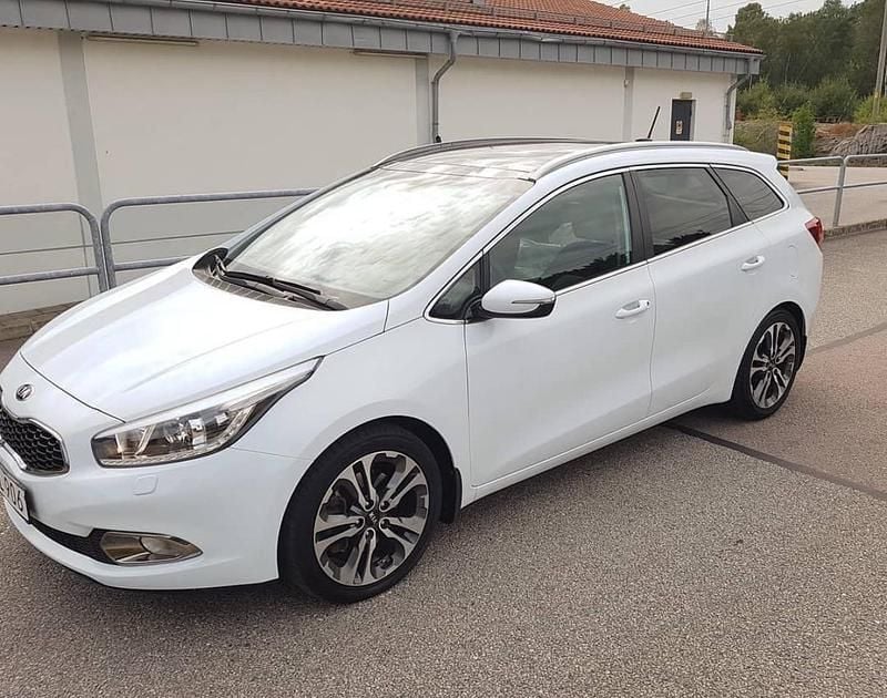 Vit Begagnad 2015 Kia Ceed Sportswagon Comfort Kombi | 79 000 kr (Bra pris) - Bild 1/4