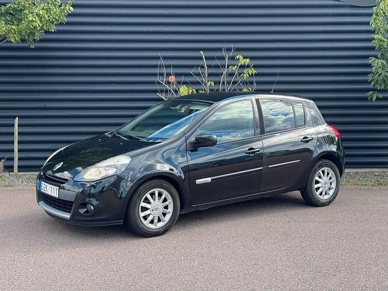 Svart Begagnad 2012 Renault Clio R.S. Halvkombi | 34 900 kr (Marknadspris) - Bild 1/4