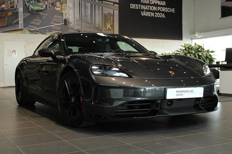 Grå Begagnad 2024 Porsche Taycan GTS Sedan | 1 445 000 kr - Bild 1/4