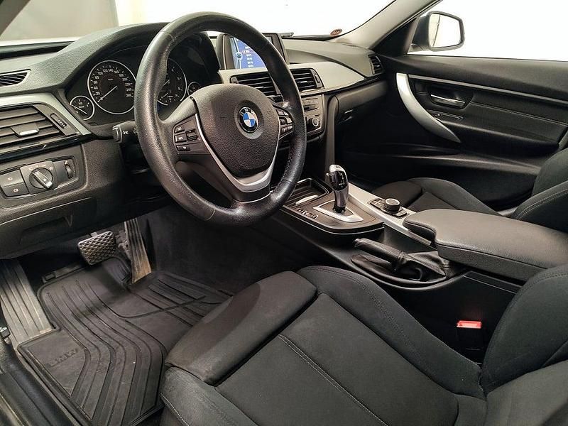 Begagnad BMW 320 Sport Line 184 HK (135 kW) 2013 Vit Sedan