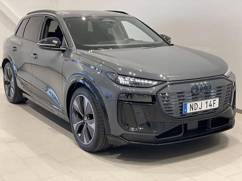 Magnetgrü Begagnad 2024 Audi e-tron Comfort SUV | 779 000 kr - Bild 1/4