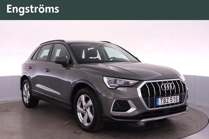 Grå Begagnad 2022 Audi Q3 Proline SUV | 319 000 kr (Marknadspris) - Bild 1/4