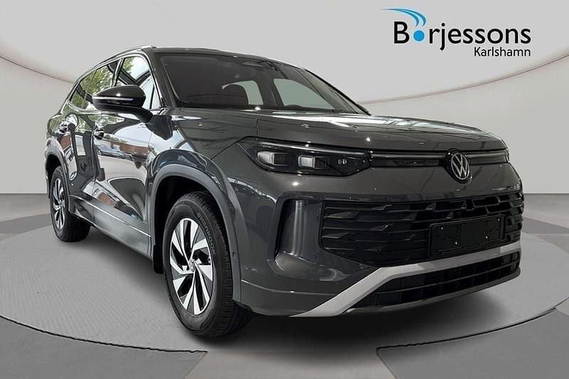 Grå Ny 2025 VW Tayron Life SUV | 449 000 kr (Marknadspris) - Bild 1/4