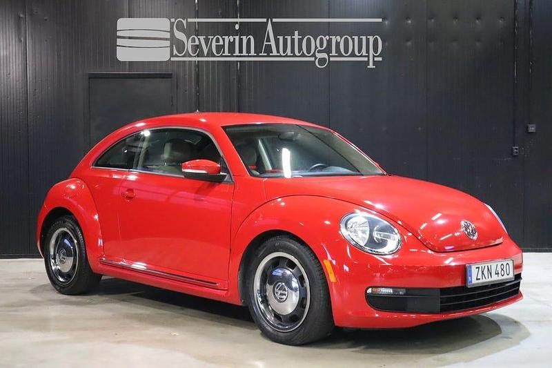 Röd Begagnad 2013 VW Beetle Halvkombi | 149 000 kr - Bild 1/4
