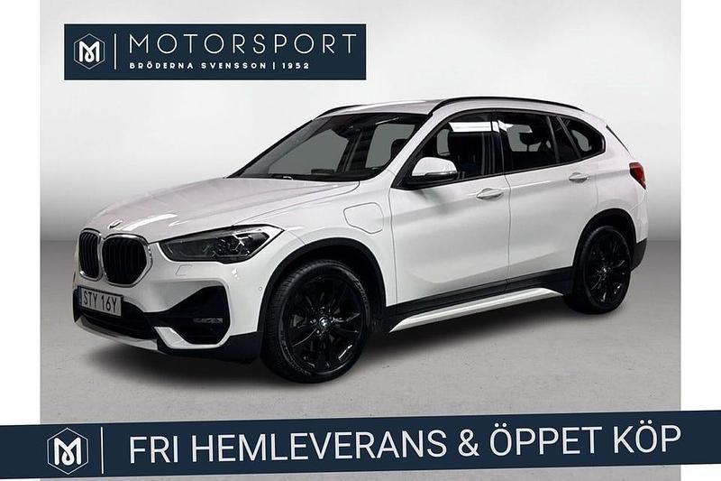 Vit Begagnad 2021 BMW X1 Sport Line SUV | 254 900 kr - Bild 1/3