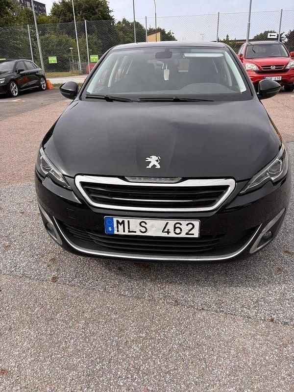 Svart Begagnad 2013 Peugeot 308 Allure Halvkombi | 70 000 kr (Marknadspris) - Bild 1/4