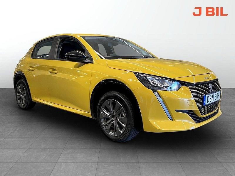 Gul Begagnad 2022 Peugeot e-208 Active Halvkombi | 209 900 kr (Lite dyr) - Bild 1/4