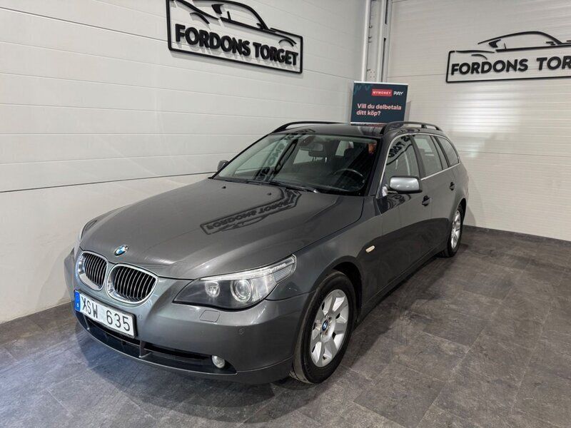 Mörkgrå (grå) Begagnad 2006 BMW 523 Kombi | 37 900 kr (Marknadspris) - Bild 1/4
