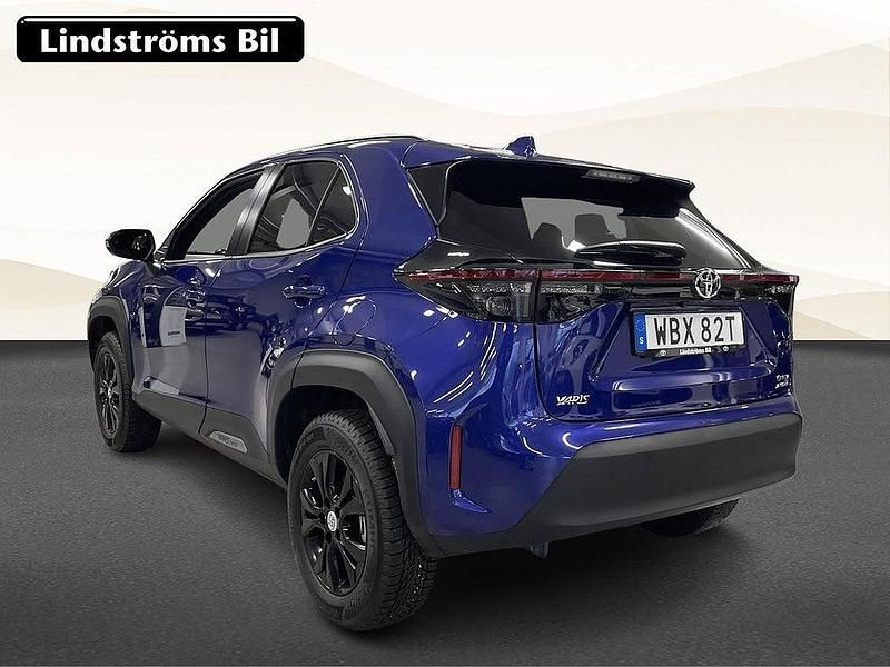 Begagnad Toyota Yaris Cross Active 92 HK (67 kW) 2025 Mörkblå SUV