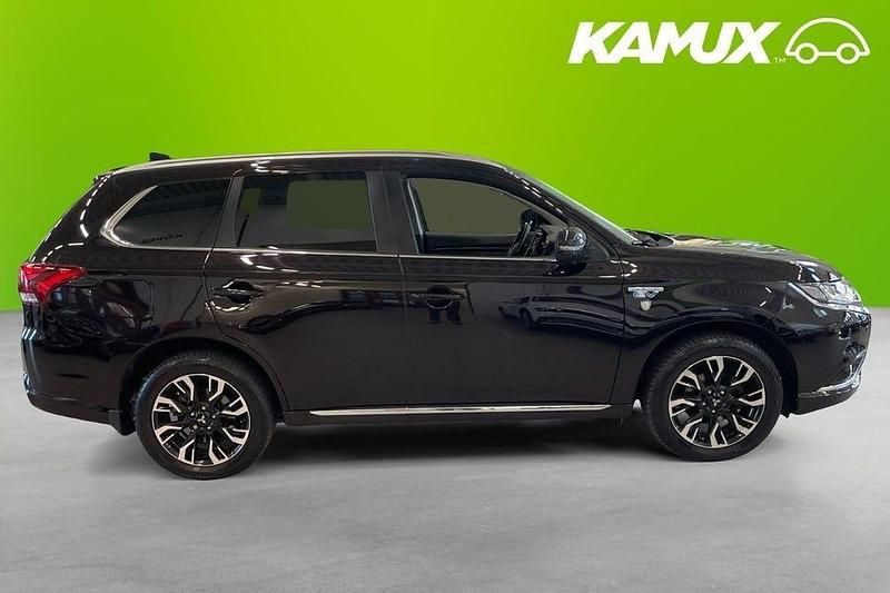 Begagnad Mitsubishi Outlander 203 HK (149 kW) 2016 Svart SUV