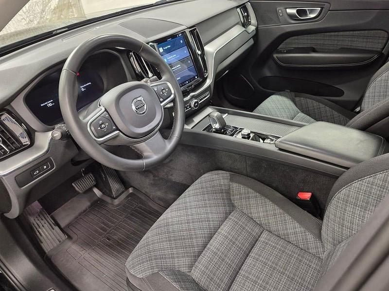 Begagnad Volvo XC60 Core 253 HK (186 kW) 2023 Svart SUV