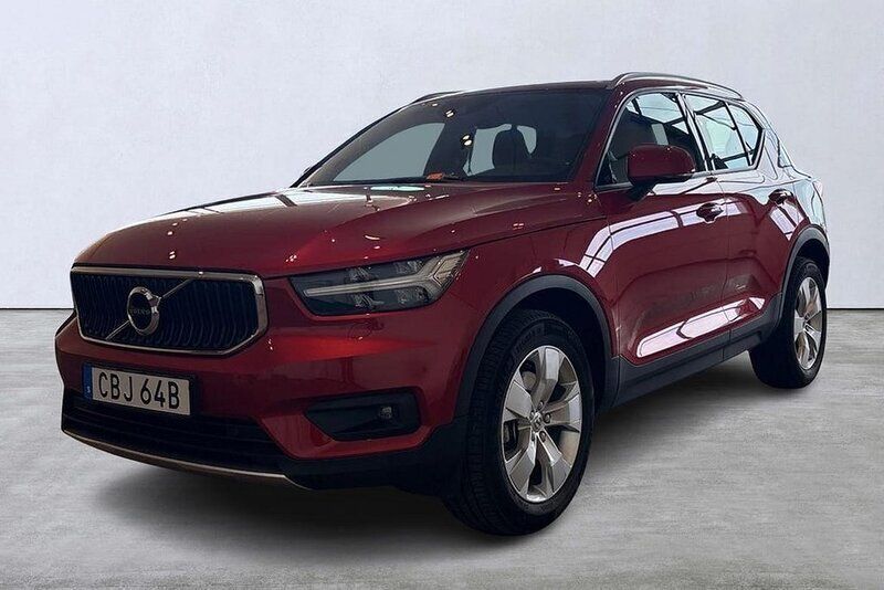 Röd Begagnad 2021 Volvo XC40 Momentum SUV | 335 000 kr (Marknadspris) - Bild 1/4