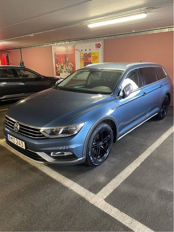 Blå Begagnad 2018 VW Passat Alltrack Kombi | 156 000 kr (Bra pris) - Bild 1/4