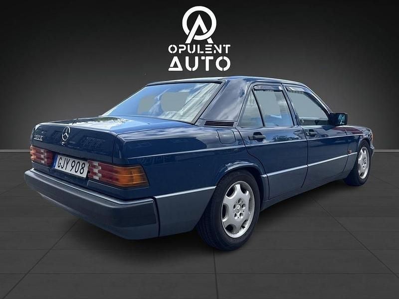 Begagnad Mercedes 190 109 HK (80 kW) 1991 Mörkblå Sedan
