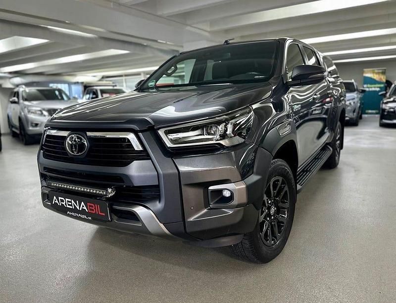 Grå Begagnad 2020 Toyota HiLux Pickup | 619 900 kr (Dyr) - Bild 1/4
